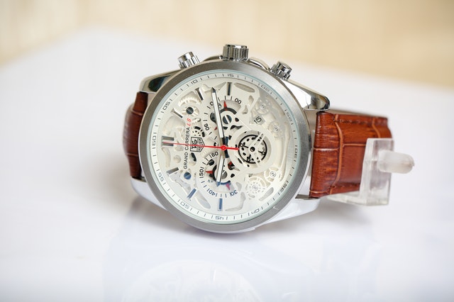 What Are Sweeping Second Hand Watches?