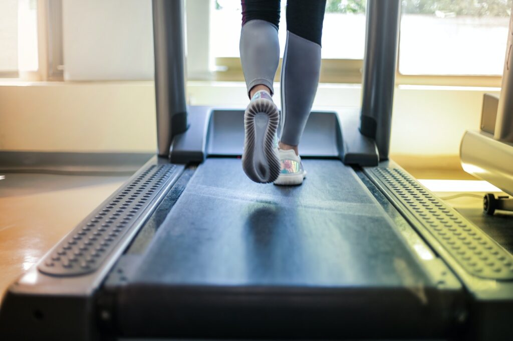 does fitbit monitors treadmill