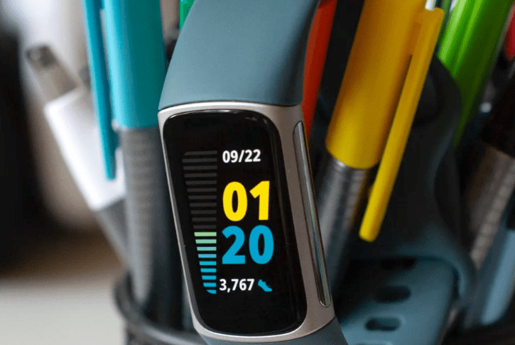Fitbit Charge 5 VS Galaxy Watch 4: Health Tracking Features