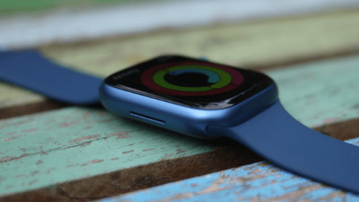 Apple Watch SE VS Fitbit Sense: Prices