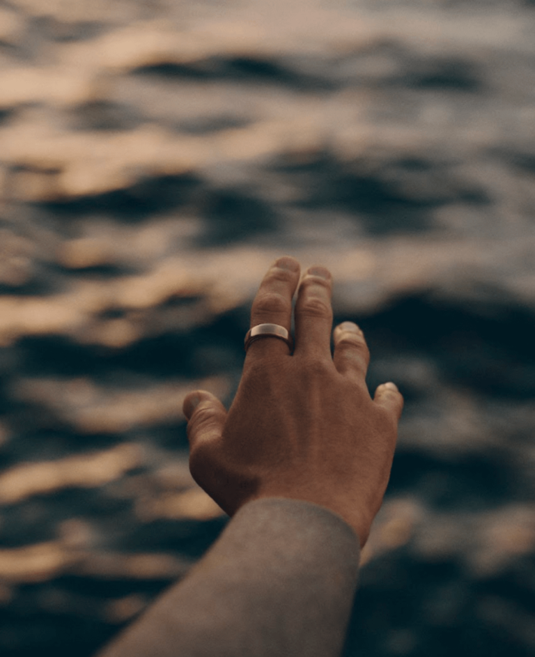 Can You Wear Oura Ring On Thumb? GorillaFitnessWatches