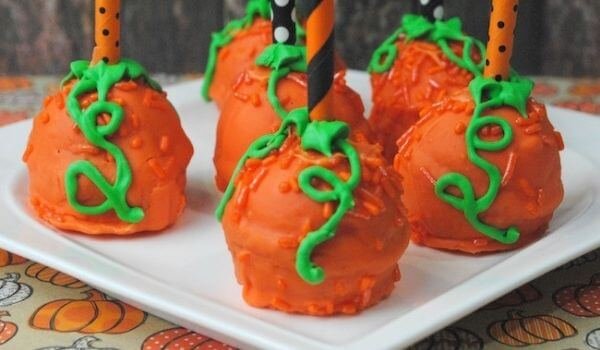 15 Creepy & Yummy Halloween Cake Pops Recipes